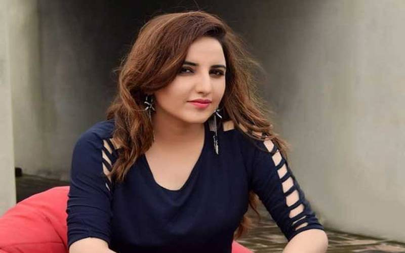 مجھے اپنے وطن Ú©Û’ لوگوں Ú©ÛŒ اوقات پتا ÛÛ’ Ú©Û Ú©ÙˆÙ† کتنے پانی میں ÛÛ’ اور کون کتنا ØØ§Ø¬ÛŒ نمازی ÛÛ’