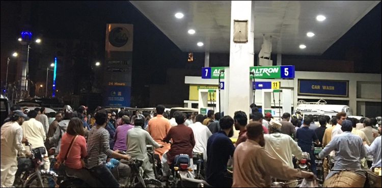 ملک بھر میں پیٹرول کا Ø¨ØØ±Ø§Ù† سر اٹھانے لگا