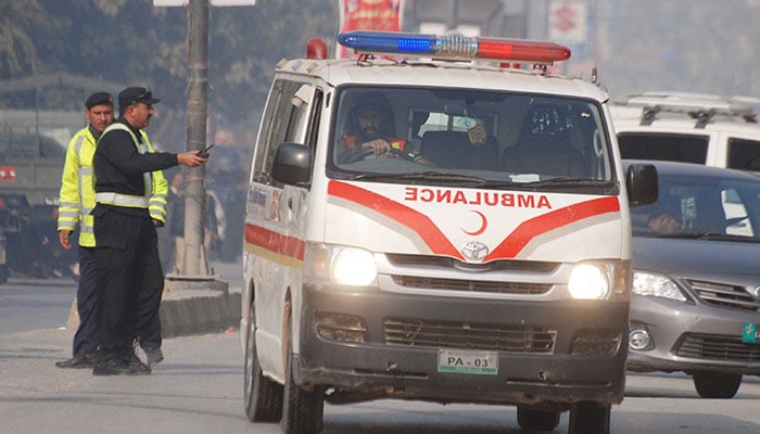 پشاور میں ÙØ§Ø¦Ø±Ù†Ú¯ سے 3 Ø§ÙØ±Ø§Ø¯ جاں بØÙ‚ØŒ لواØÙ‚ین کا لاشیں سڑک پر رکھ کر Ø§ØØªØ¬Ø§Ø¬