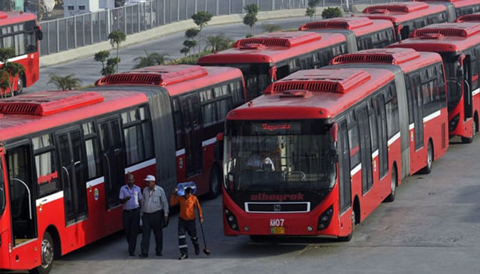 جاپان نے خواتین کیلئے 14 بسیں کے پی کو دے دیں